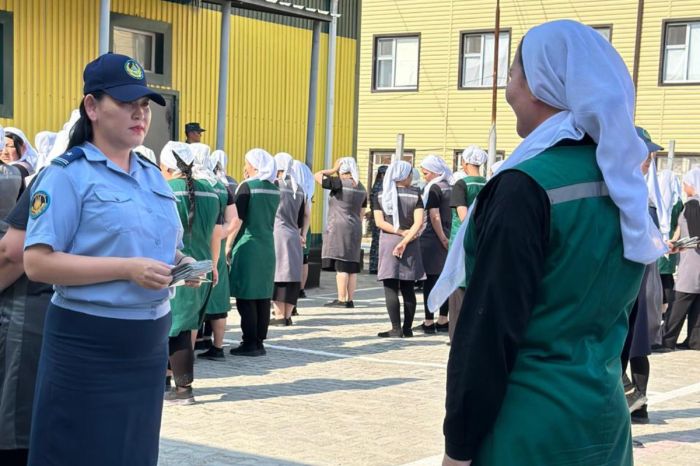 В Атырау по амнистии вышли на свободу восемь женщин