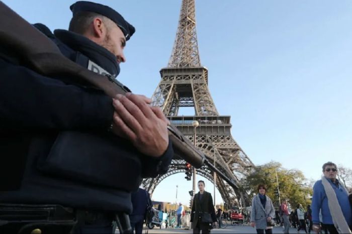 Террористы ИГИЛ планировали теракт возле Эйфелевой башни и синагог