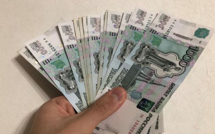 Казахстан стал транзитным узлом России для покупки долларов - эксперт