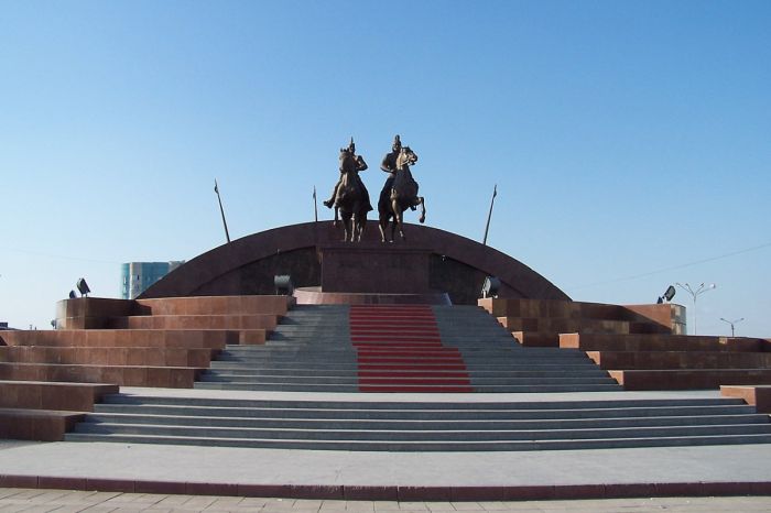 Атырау стал городом трудовой славы!