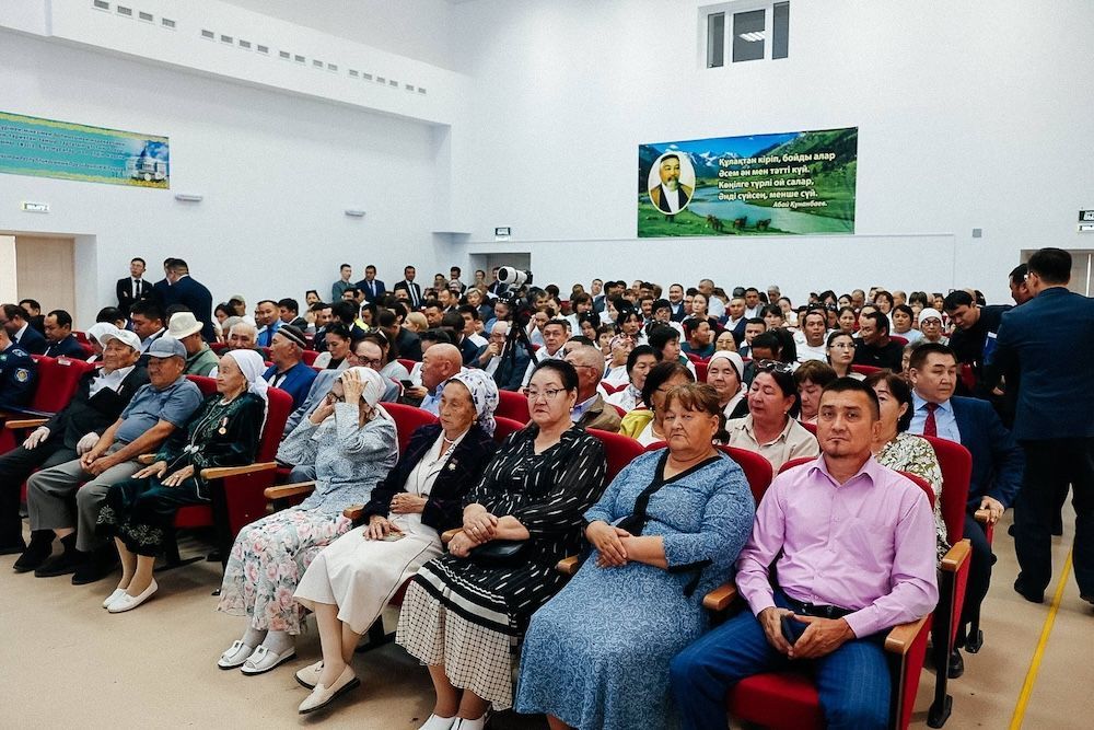 встреча акима с жителями Махамбетского района, фото пресс-службы акима региона встреча акима с жителями Махамбетского района, фото пресс-службы акима региона