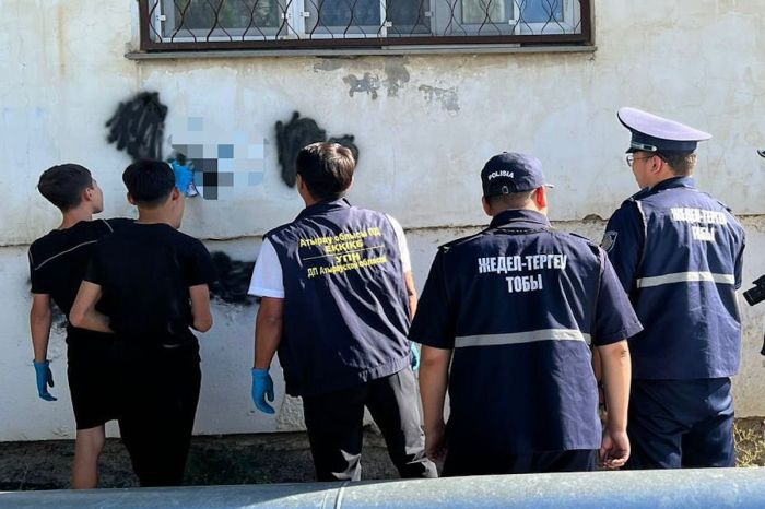 В Атырау уничтожили десятки надписей, рекламирующих наркотики
