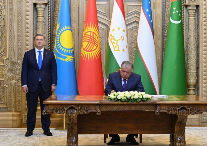 Эмомали Рахмон подписал Договор о дружбе и добрососедстве в Центральной Азии