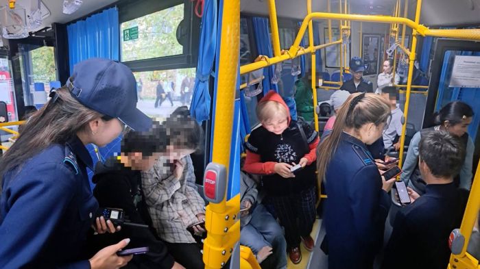 235 детей потерялись во время концерта в Караганде