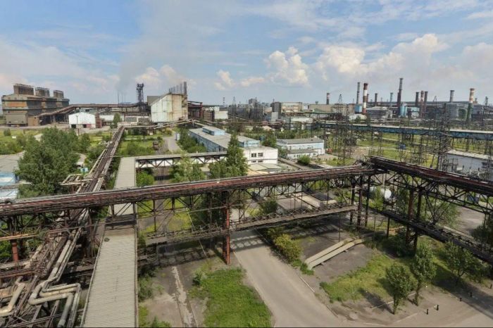 На Аксуском заводе ферросплавов трое сотрудников получили ожоги, один — в реанимации