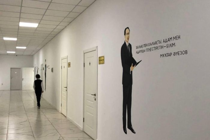 В Атырау родители требуют вернуть деньги после закрытия школы Qazbilim