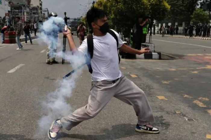 Протесты в Непале: десятки погибших после блокировки соцсетей