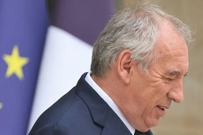 Во Франции отправили в отставку правительство Франсуа Байру