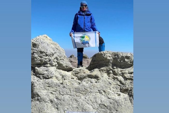 Атырауская спортсменка взошла на два вулкана за двадцать дней