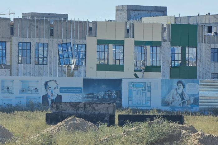 Школу с рухнувшей крышей в Кульсары строят люди без опыта?