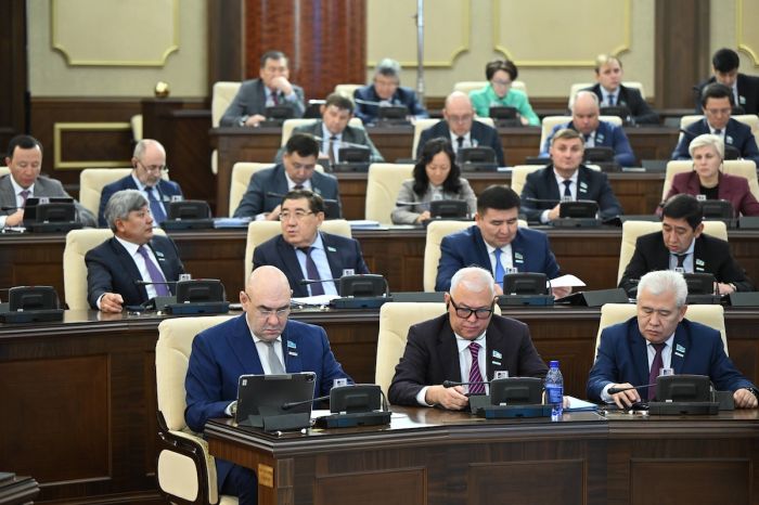 Мажилис засекретил имена наказанных депутатов за прошлую сессию