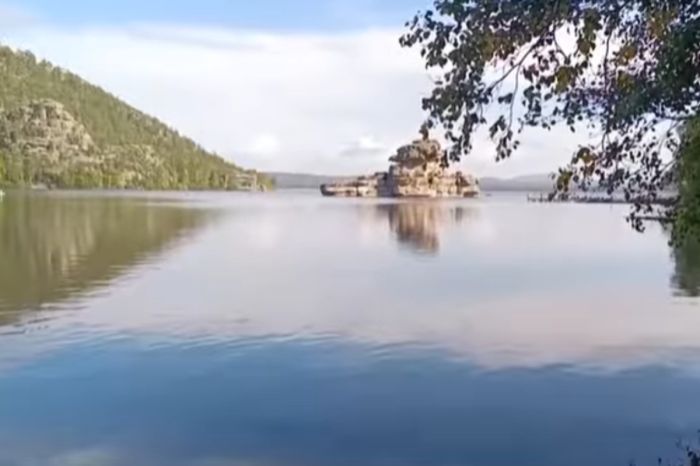 Бурабай: власти возвращают земли нацпарка, жители и бизнес протестуют