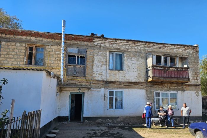 «Жить страшно, уйти некуда»: жители Елтая бьются за признание дома аварийным