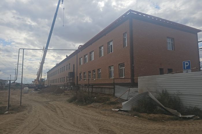В Кульсары школа ждёт пристройку, но стройка буксует