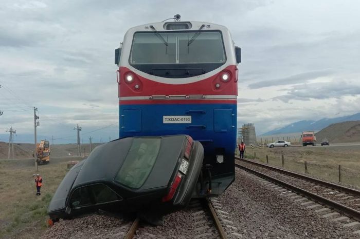 В Карагандинской области поезд протаранил авто — погибли 3 человека