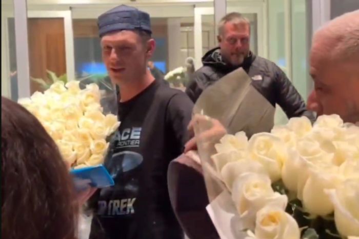 Backstreet Boys в Алматы: тюбетейки, шоколад «Казахстан» и большой концерт 19 сентября