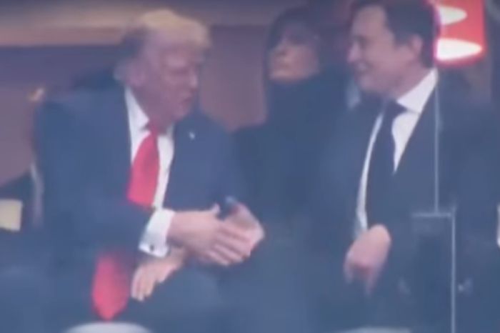 Трамп и Маск вновь появились вместе на публике: рукопожатие, короткий разговор и «чтение по губам»