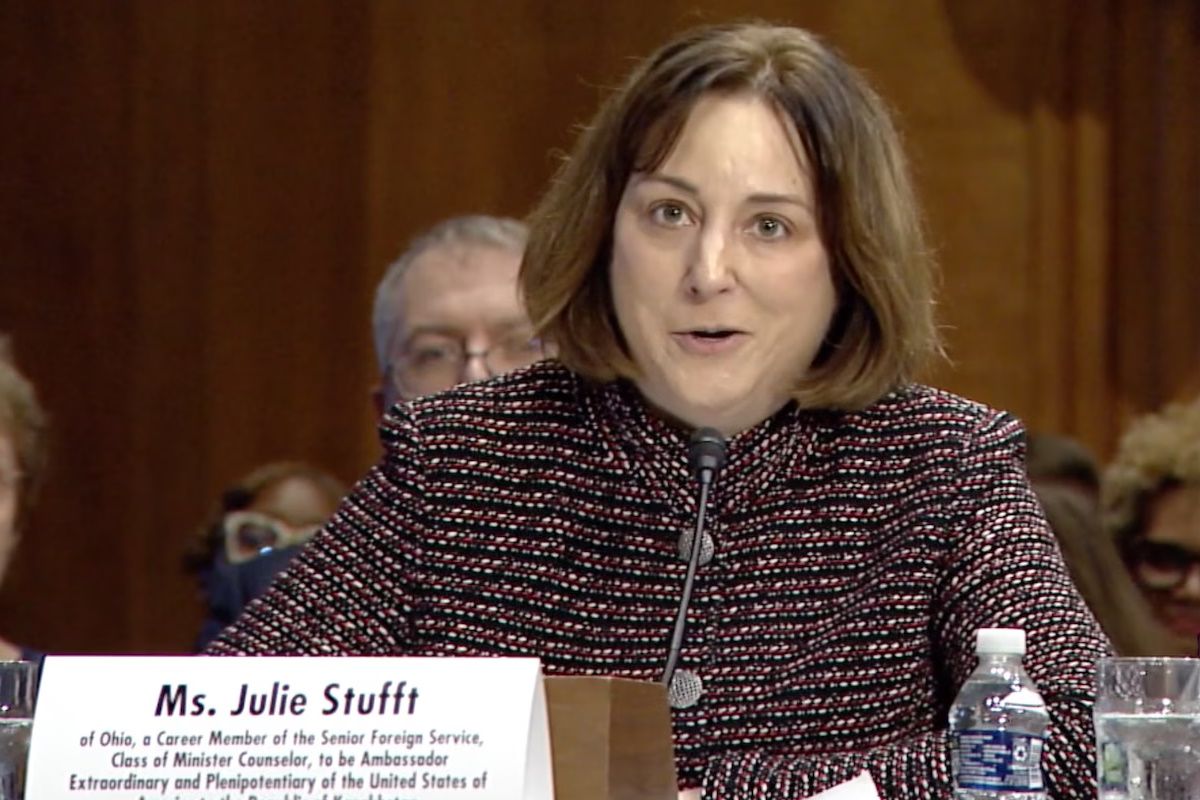 Джули Стаффт обсуждает свое выдвижение на пост посла США в Казахстане, скриншот видео Джули Стаффт обсуждает свое выдвижение на пост посла США в Казахстане, скриншот видео