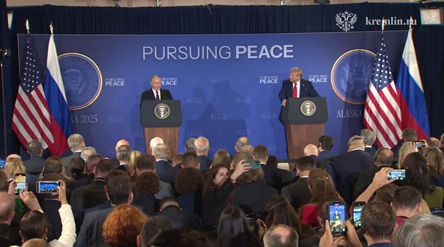 совместная пресс-конференция президентов США и РФ на Аляске, стоп-кадр видео совместная пресс-конференция президентов США и РФ на Аляске, стоп-кадр видео