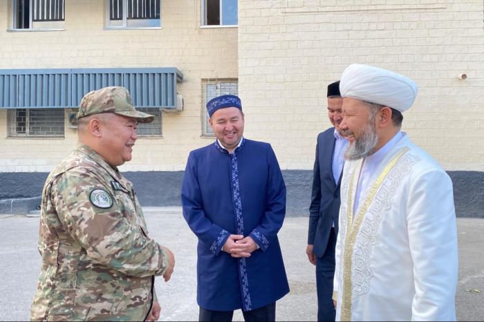 Верховный муфтий встретился с военнослужащими Национальной гвардии