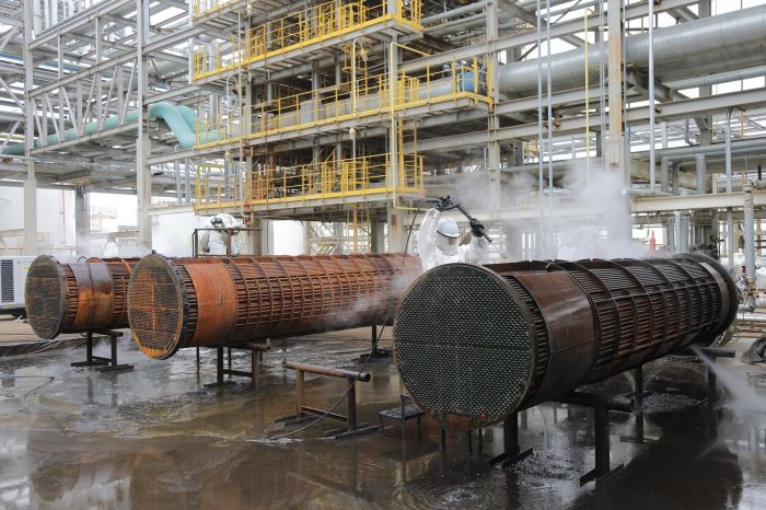 На АНПЗ начались планово-предупредительные работы