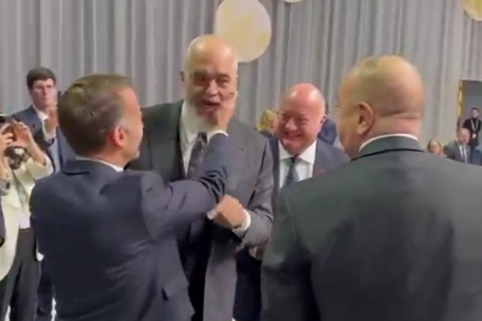 «Лещ» от Макрона: Эди Рама пошутил про «мир Трампа» — и получил дружескую оплеуху