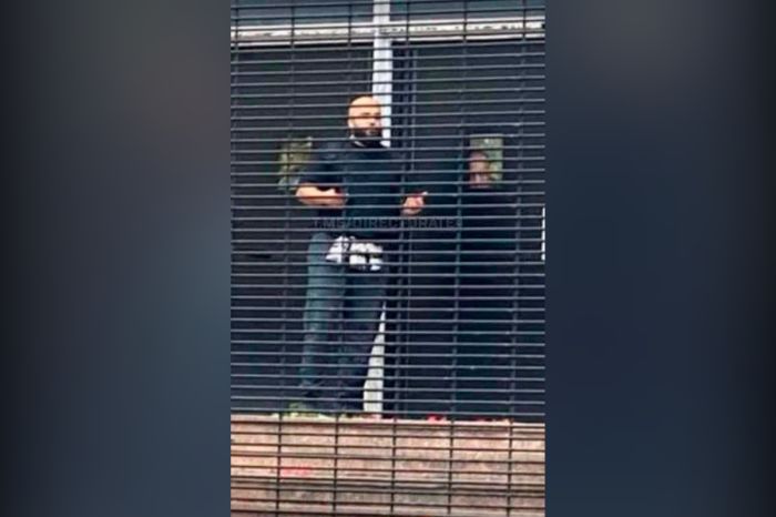 В Великобритании неизвестный напал на синагогу: есть пострадавшие