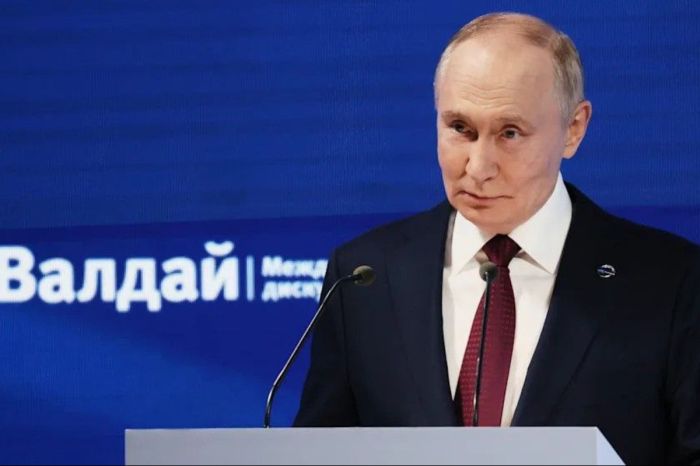 «Ладно-ладно, больше не буду». На выступлении в Сочи Путин хвалит Трампа и шутит про дроны в Европе