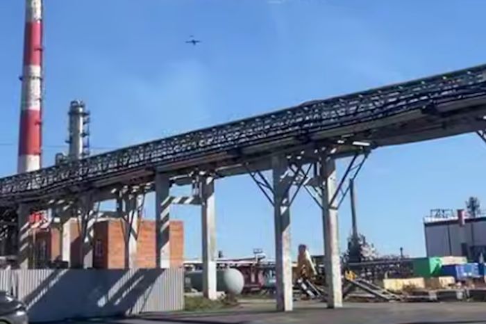 Украинские дроны атаковали НПЗ на границе с Казахстаном