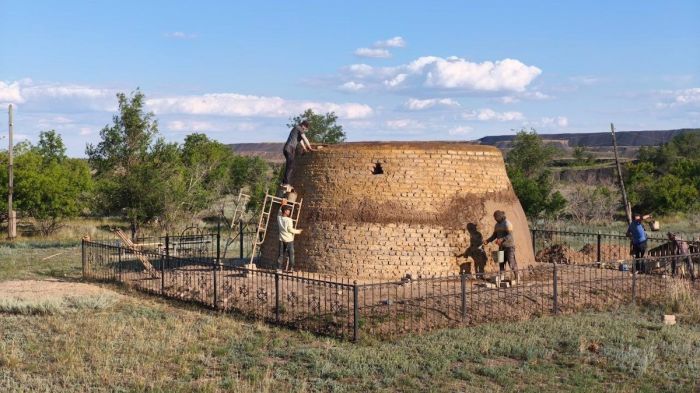 Пять мавзолеев реставрируют в Карагандинской области