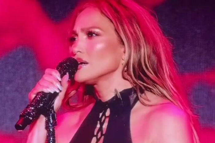 Алматы не отпускает Дженнифер Лопес