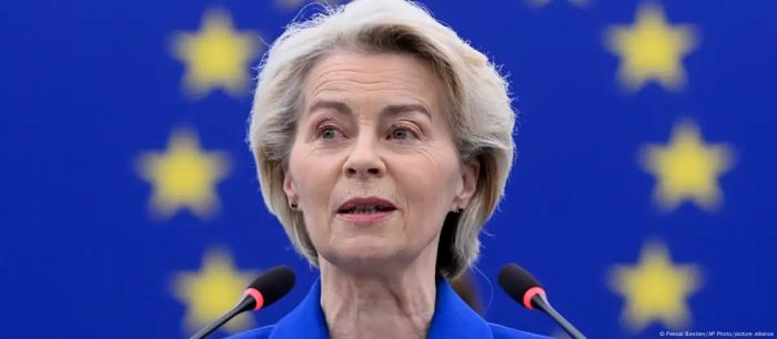 Глава Еврокомиссии призвала к реакции на гибридную войну РФ