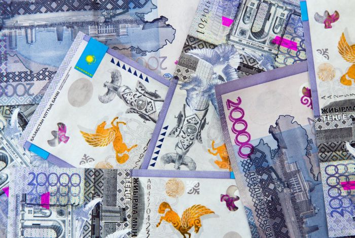 Половина казахстанцев зарабывает больше 317 тысяч тенге