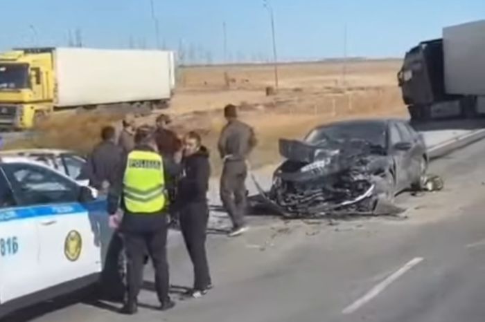 На трассе Атырау – Актобе столкнулись три автомобиля