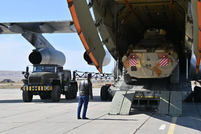 Казахстан направил военный контингент в Таджикистан