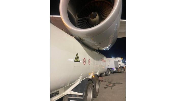 Топливозаправщик повредил самолёт Lufthansa в аэропорту Алматы