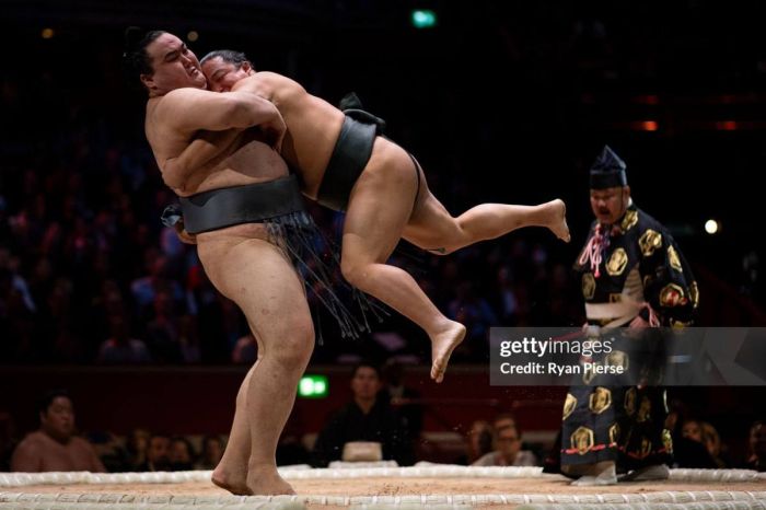 Казахстанский борец сумо триумфально выступил в Лондоне