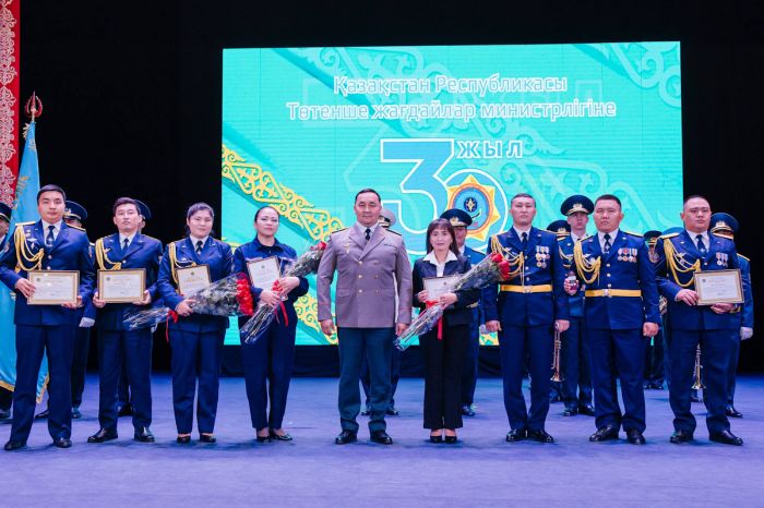 В Атырау отметили 30-летие МЧС Казахстана и День спасателя