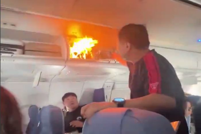 Самолет Air China экстренно приземлился из-за возгорания пауэрбанка
