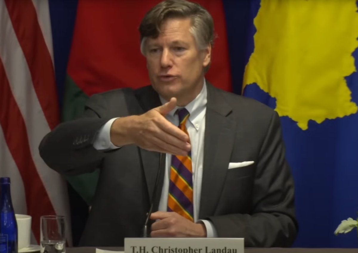 Кристофер Ландау, стоп-кадр видео Кристофер Ландау, стоп-кадр видео