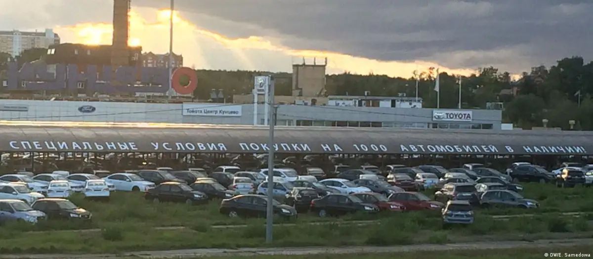 В октябре 2025 года цены на автомобили в РФ достигли рекордного уровня/Фото: DW/E. Samedowa В октябре 2025 года цены на автомобили в РФ достигли рекордного уровня/Фото: DW/E. Samedowa
