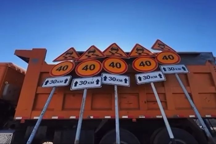 Дорожники приступили к зимнему содержанию автодорог в Атырауской области