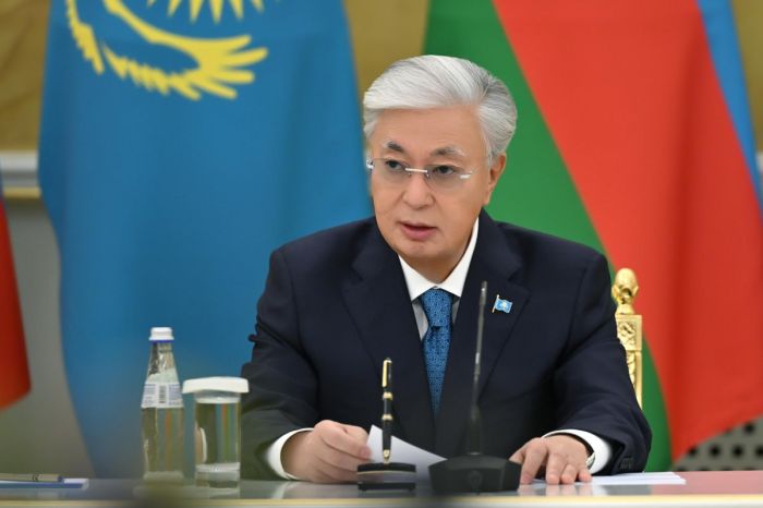 Токаев: Казахстан намерен нарастить поставки нефти через Азербайджан