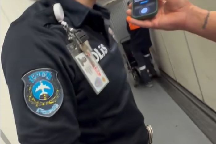 Воздушное ограбление: казахстанцы лишились документов и денег во время полета