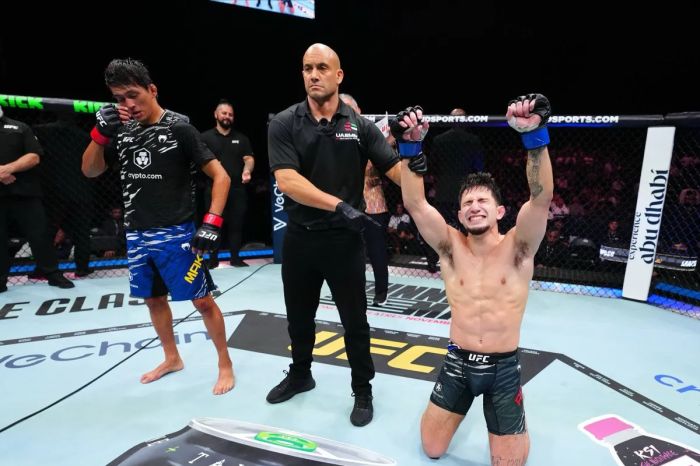 Казахстанский боец проиграл третий бой в UFC