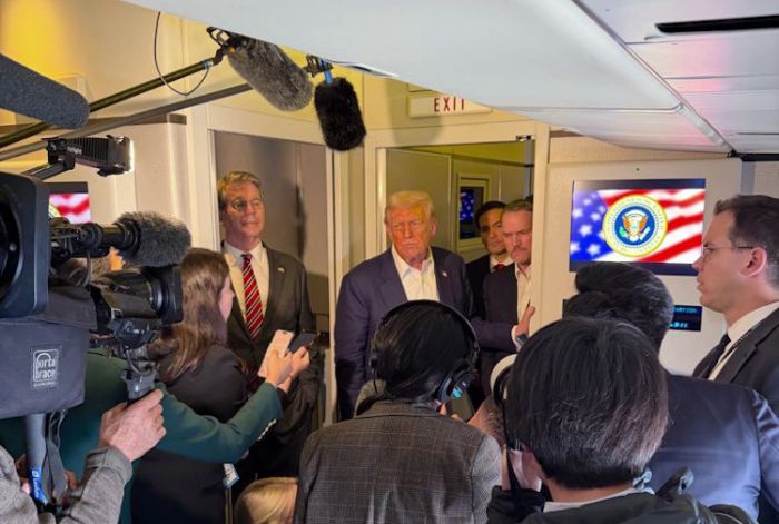 Подлодки США находятся у берегов России — Трамп