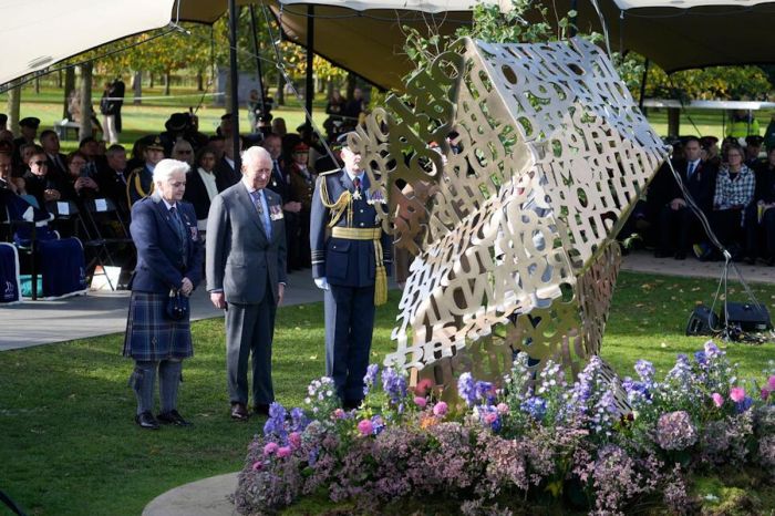 Король Чарльз III открыл первый памятник ЛГБТ-ветеранам