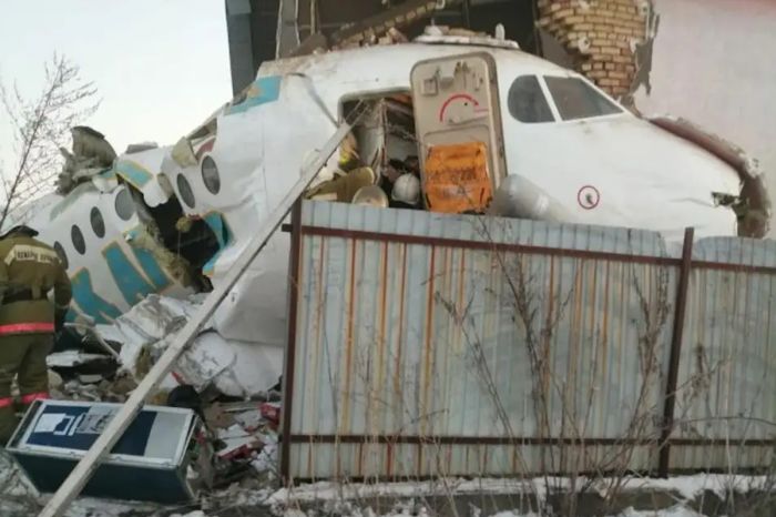 Прокурор потребовал признать погибших пилотов Bek Air виновными в крушении самолета