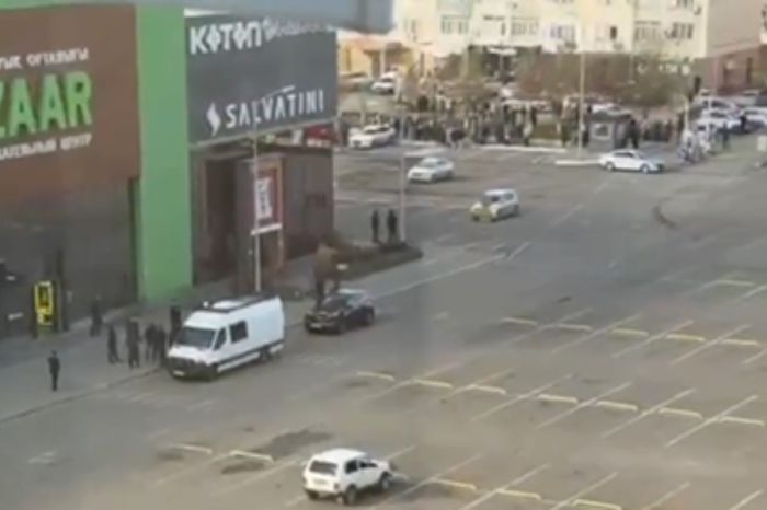 Посетителей ТРЦ “Baizaar” в Атырау эвакуировали из-за сообщения о бомбе