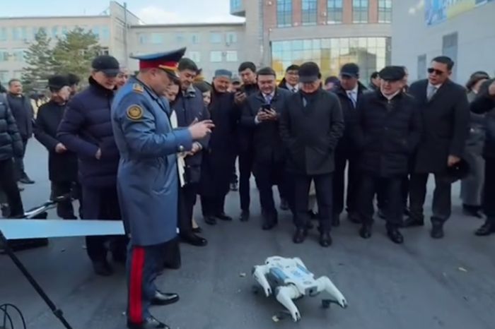 Полиция Казахстана тестирует роботов-собак с системой распознавания лиц